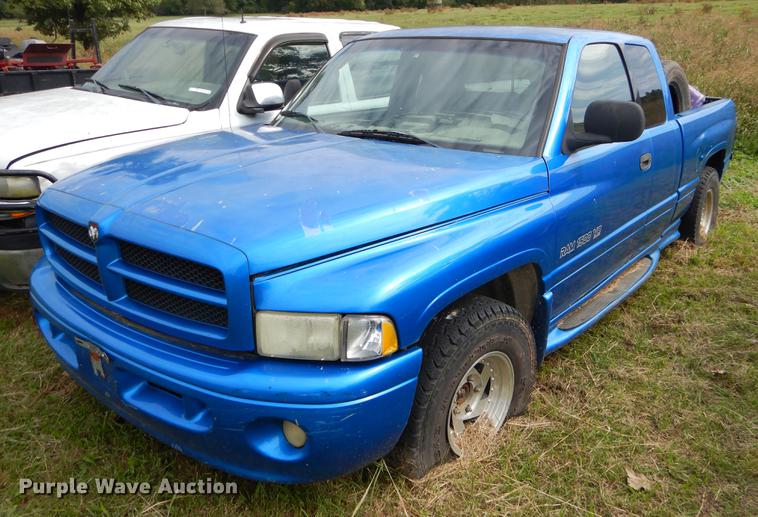 image for item EO9720 2001 Dodge Ram 1500 Quad Cab pickup truck