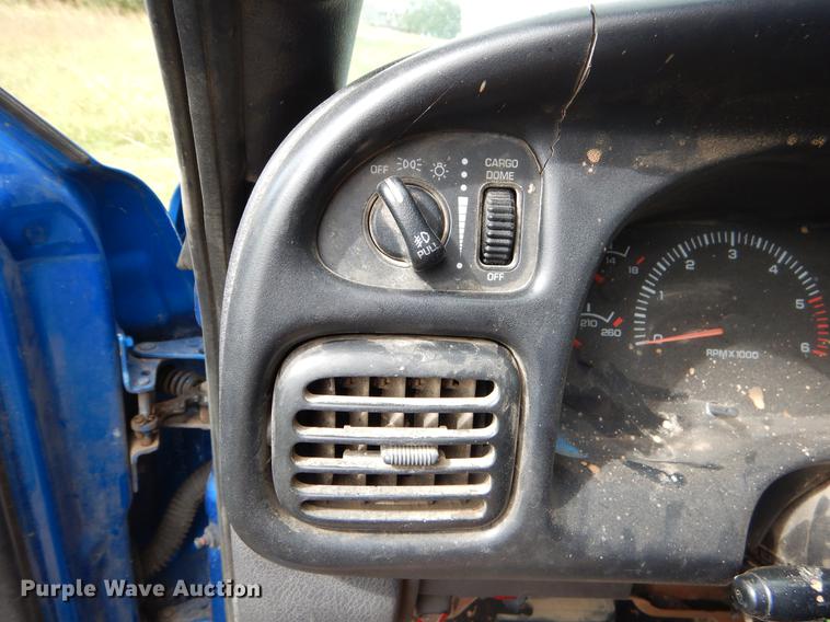 image for item EO9720 2001 Dodge Ram 1500 Quad Cab pickup truck