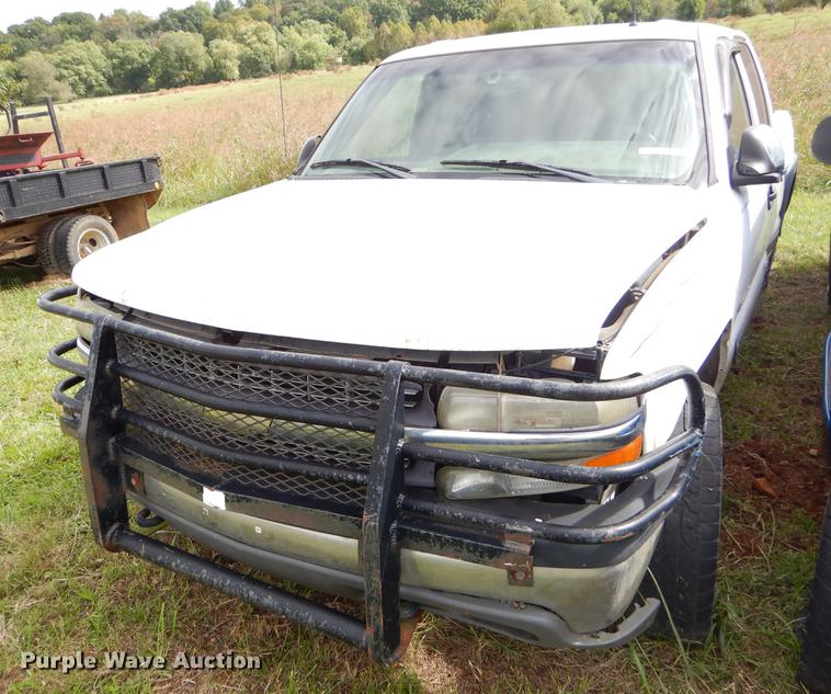 image for item EO9721 2002 Chevrolet Silverado 1500HD Crew Cab pickup truck