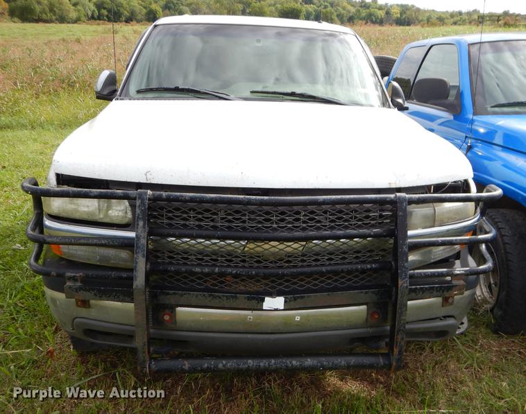 image for item EO9721 2002 Chevrolet Silverado 1500HD Crew Cab pickup truck