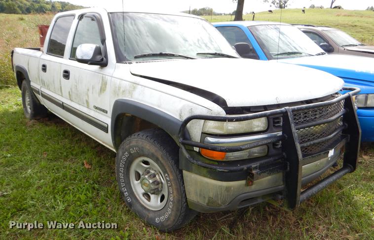 image for item EO9721 2002 Chevrolet Silverado 1500HD Crew Cab pickup truck