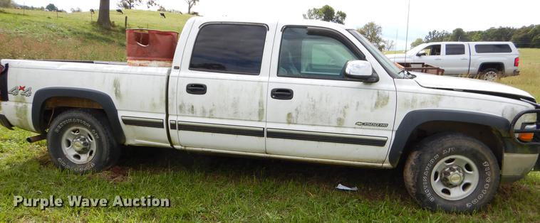 image for item EO9721 2002 Chevrolet Silverado 1500HD Crew Cab pickup truck