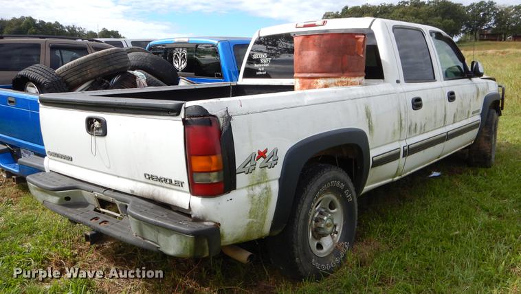 image for item EO9721 2002 Chevrolet Silverado 1500HD Crew Cab pickup truck