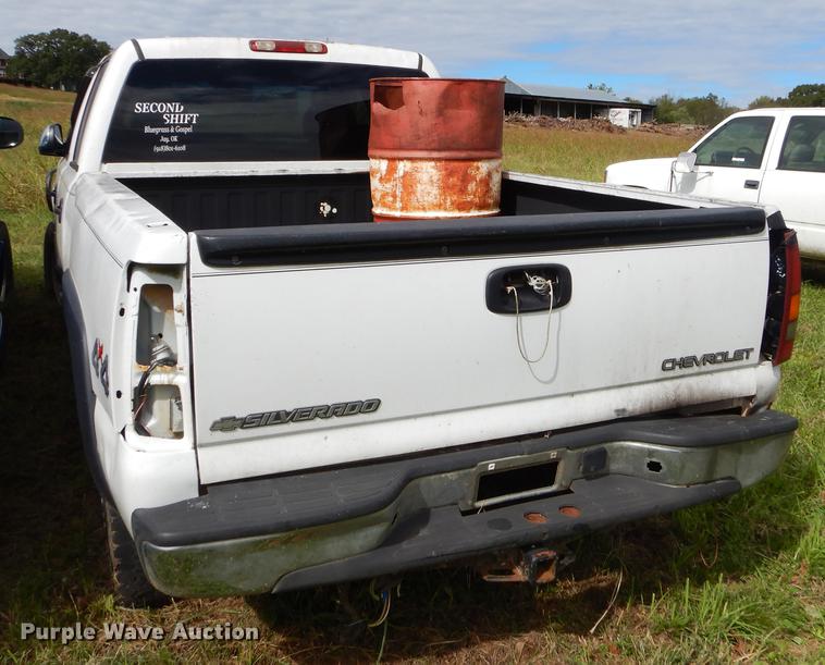 image for item EO9721 2002 Chevrolet Silverado 1500HD Crew Cab pickup truck