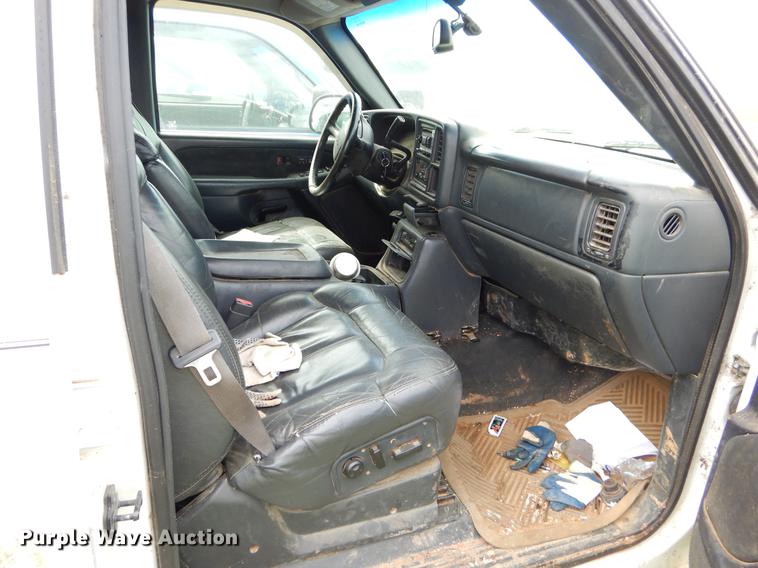 image for item EO9721 2002 Chevrolet Silverado 1500HD Crew Cab pickup truck