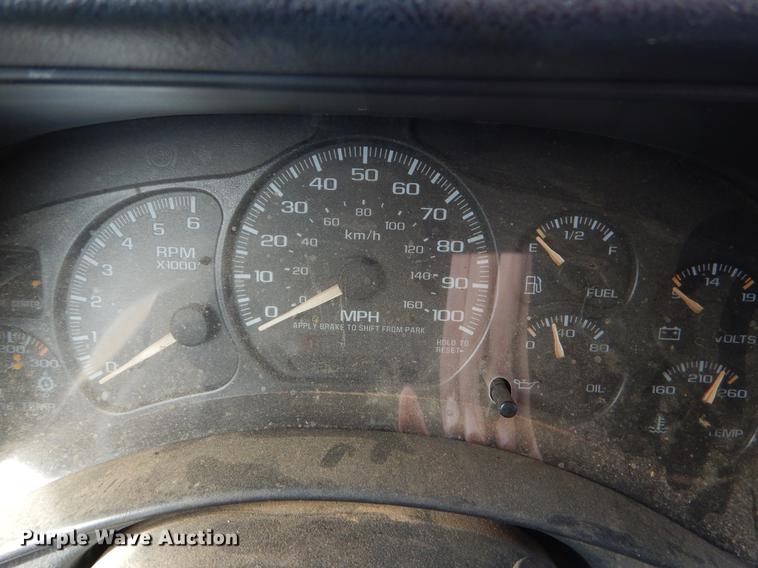 image for item EO9721 2002 Chevrolet Silverado 1500HD Crew Cab pickup truck