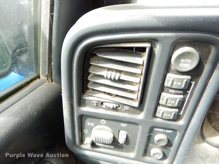 image for item EO9721 2002 Chevrolet Silverado 1500HD Crew Cab pickup truck