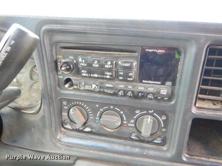 image for item EO9721 2002 Chevrolet Silverado 1500HD Crew Cab pickup truck