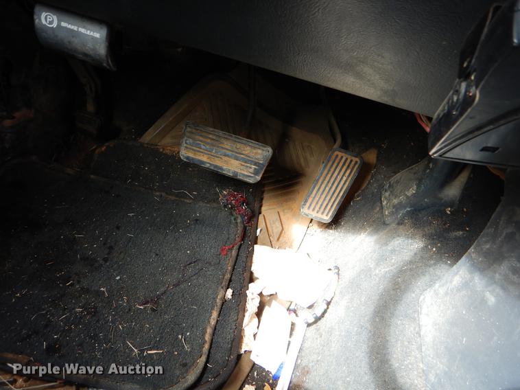 image for item EO9721 2002 Chevrolet Silverado 1500HD Crew Cab pickup truck