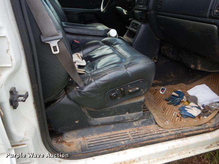 image for item EO9721 2002 Chevrolet Silverado 1500HD Crew Cab pickup truck