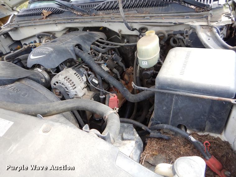 image for item EO9721 2002 Chevrolet Silverado 1500HD Crew Cab pickup truck