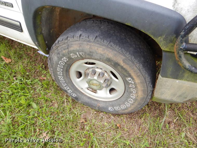 image for item EO9721 2002 Chevrolet Silverado 1500HD Crew Cab pickup truck