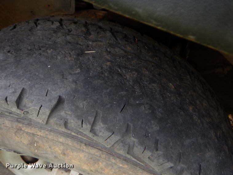 image for item EO9721 2002 Chevrolet Silverado 1500HD Crew Cab pickup truck