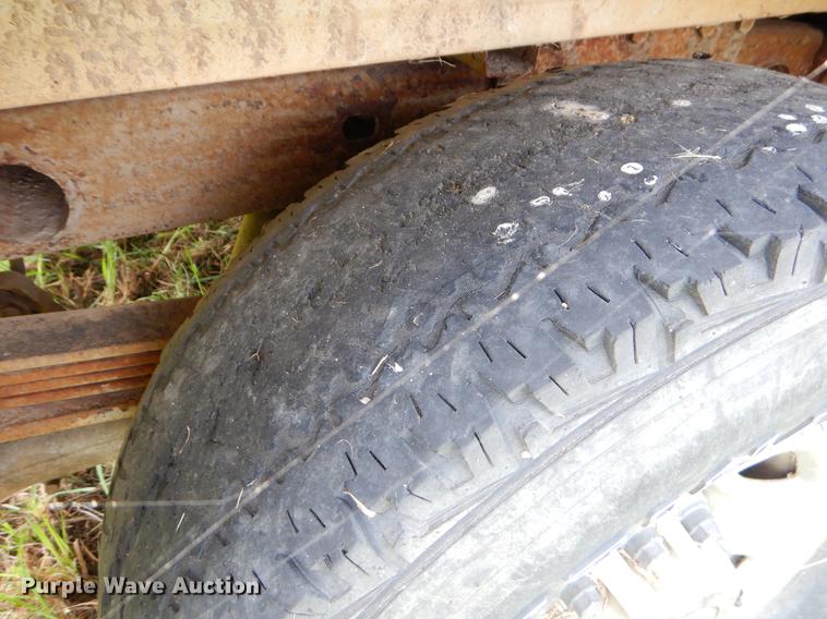 image for item EO9721 2002 Chevrolet Silverado 1500HD Crew Cab pickup truck