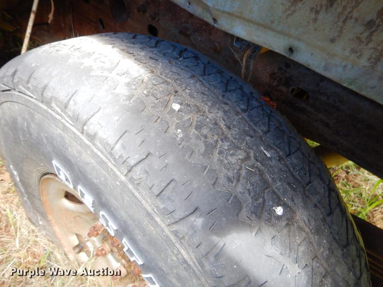 image for item EO9721 2002 Chevrolet Silverado 1500HD Crew Cab pickup truck