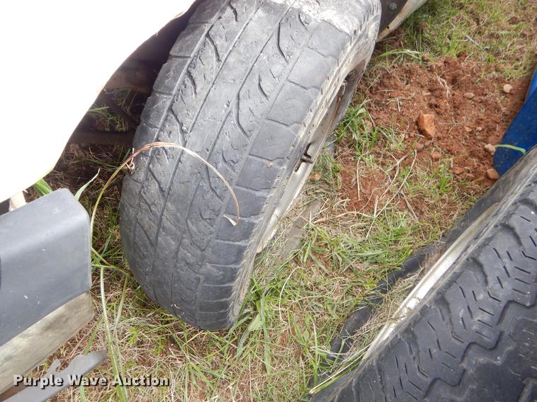 image for item EO9721 2002 Chevrolet Silverado 1500HD Crew Cab pickup truck