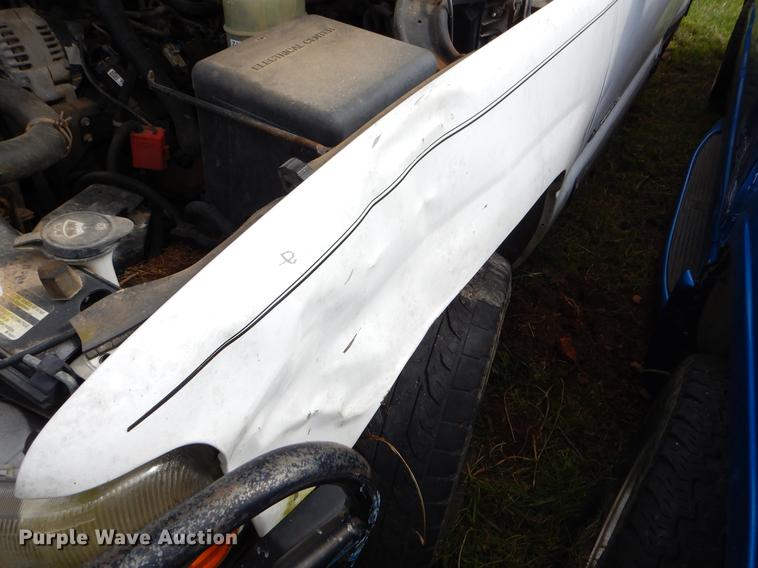 image for item EO9721 2002 Chevrolet Silverado 1500HD Crew Cab pickup truck