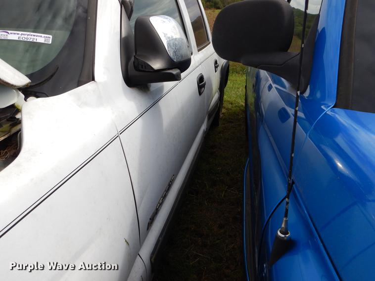 image for item EO9721 2002 Chevrolet Silverado 1500HD Crew Cab pickup truck