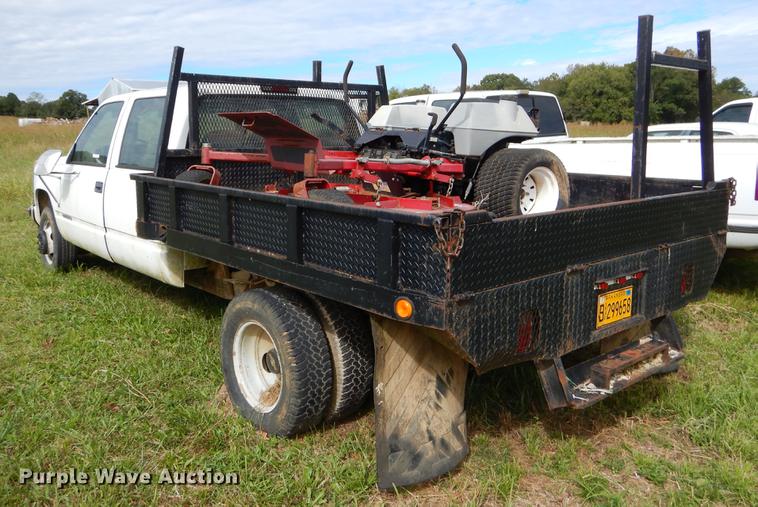 image for item EO9722 2000 Chevrolet 3500 Crew Cab flatbed pickup truck