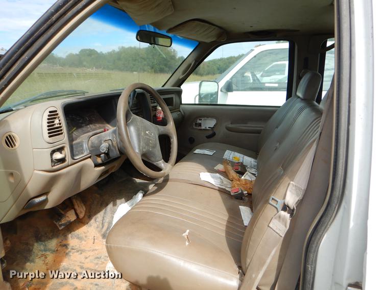 image for item EO9722 2000 Chevrolet 3500 Crew Cab flatbed pickup truck