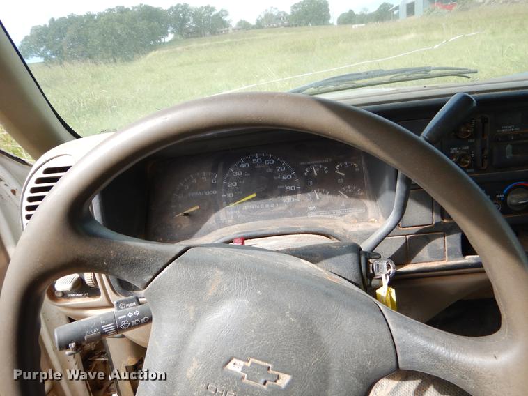 image for item EO9722 2000 Chevrolet 3500 Crew Cab flatbed pickup truck