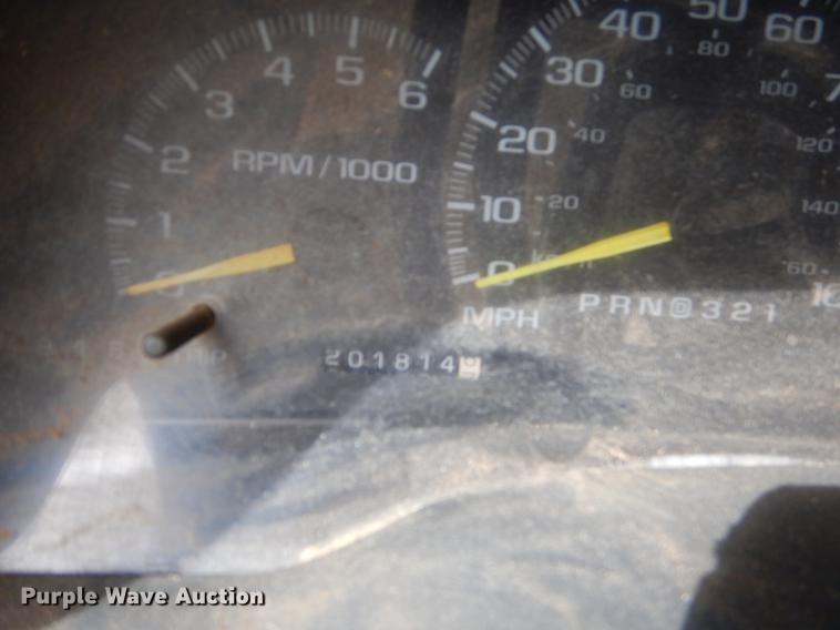 image for item EO9722 2000 Chevrolet 3500 Crew Cab flatbed pickup truck