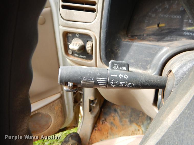 image for item EO9722 2000 Chevrolet 3500 Crew Cab flatbed pickup truck