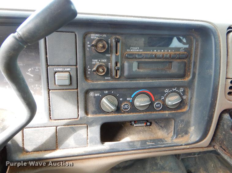 image for item EO9722 2000 Chevrolet 3500 Crew Cab flatbed pickup truck