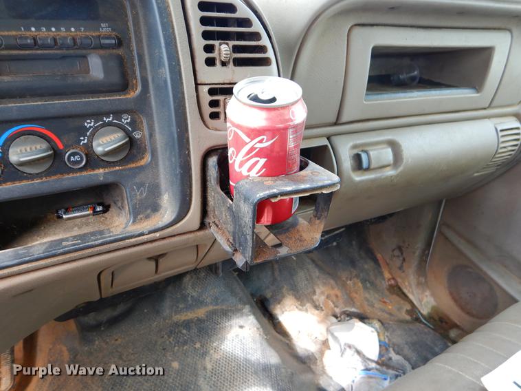 image for item EO9722 2000 Chevrolet 3500 Crew Cab flatbed pickup truck