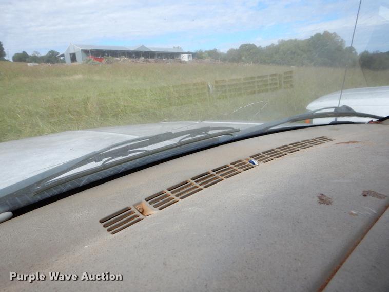 image for item EO9722 2000 Chevrolet 3500 Crew Cab flatbed pickup truck