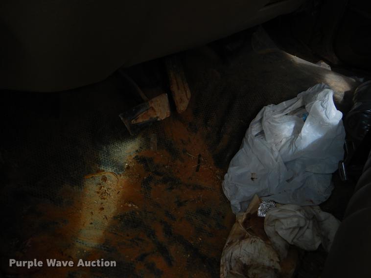 image for item EO9722 2000 Chevrolet 3500 Crew Cab flatbed pickup truck