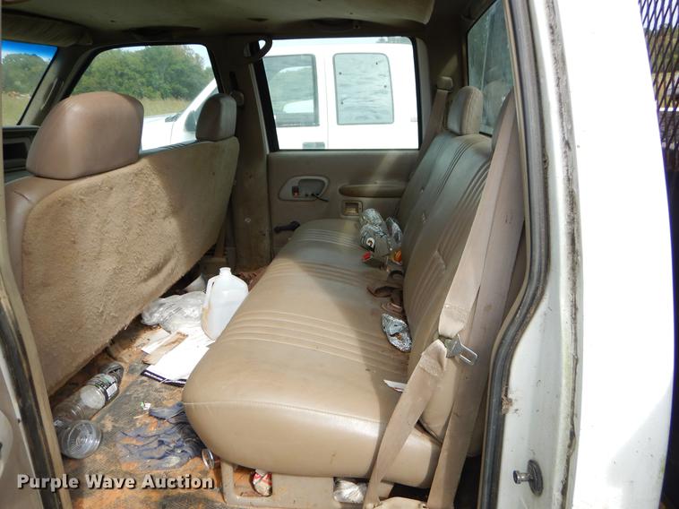 image for item EO9722 2000 Chevrolet 3500 Crew Cab flatbed pickup truck