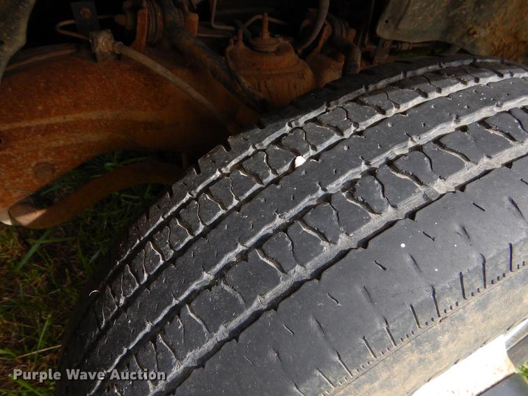 image for item EO9722 2000 Chevrolet 3500 Crew Cab flatbed pickup truck