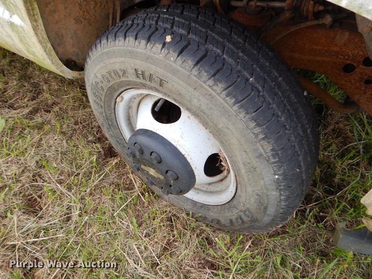 image for item EO9722 2000 Chevrolet 3500 Crew Cab flatbed pickup truck