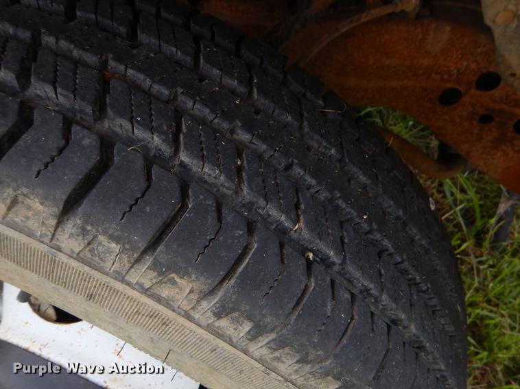 image for item EO9722 2000 Chevrolet 3500 Crew Cab flatbed pickup truck