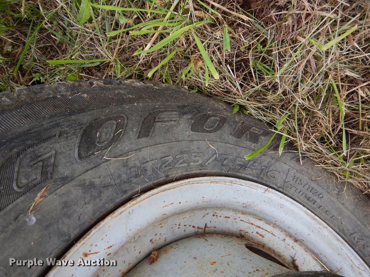 image for item EO9722 2000 Chevrolet 3500 Crew Cab flatbed pickup truck