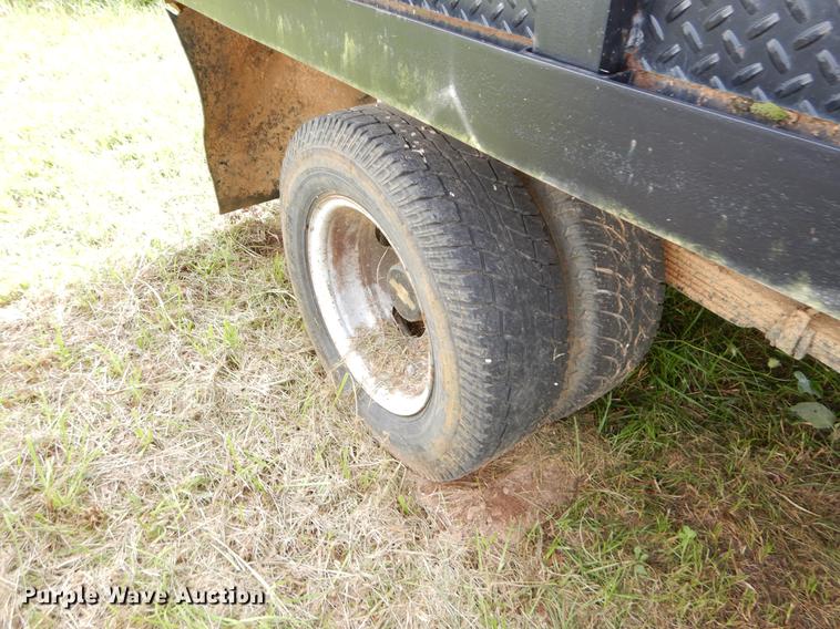 image for item EO9722 2000 Chevrolet 3500 Crew Cab flatbed pickup truck