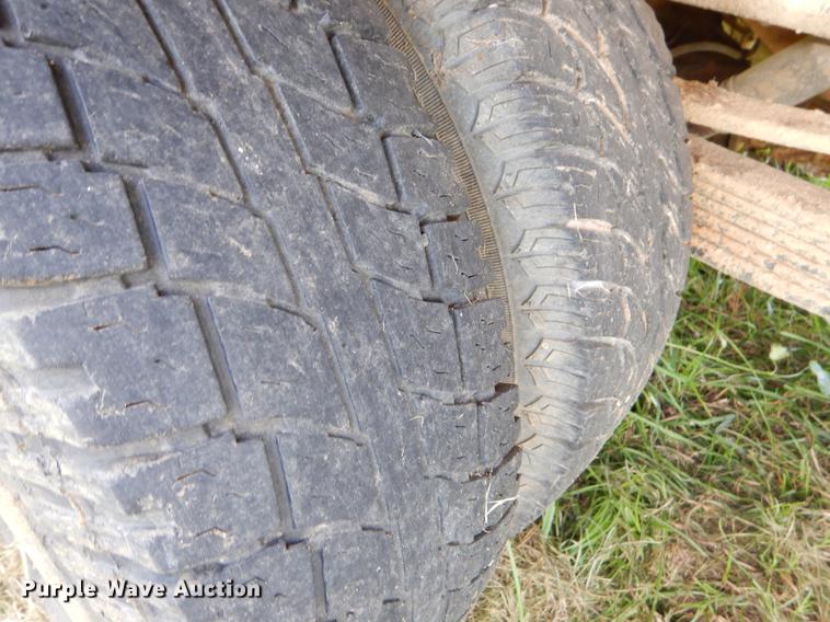 image for item EO9722 2000 Chevrolet 3500 Crew Cab flatbed pickup truck