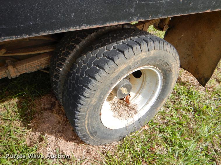 image for item EO9722 2000 Chevrolet 3500 Crew Cab flatbed pickup truck