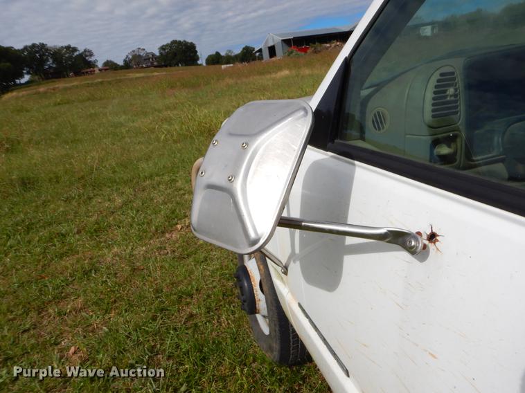 image for item EO9722 2000 Chevrolet 3500 Crew Cab flatbed pickup truck