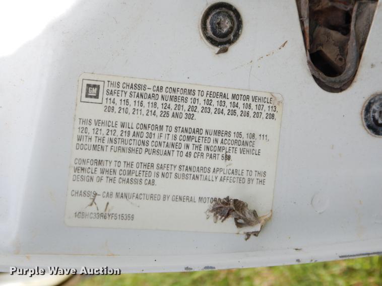 image for item EO9722 2000 Chevrolet 3500 Crew Cab flatbed pickup truck