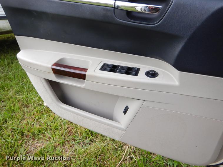 image for item EO9724 2005 Chrysler 300C