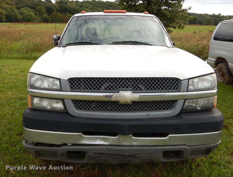 image for item EO9728 2004 Chevrolet Silverado 3500 Crew Cab pickup truck