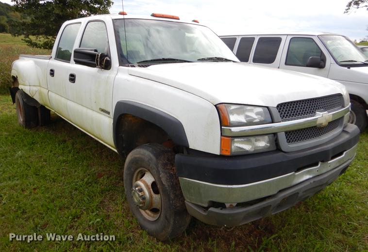 image for item EO9728 2004 Chevrolet Silverado 3500 Crew Cab pickup truck