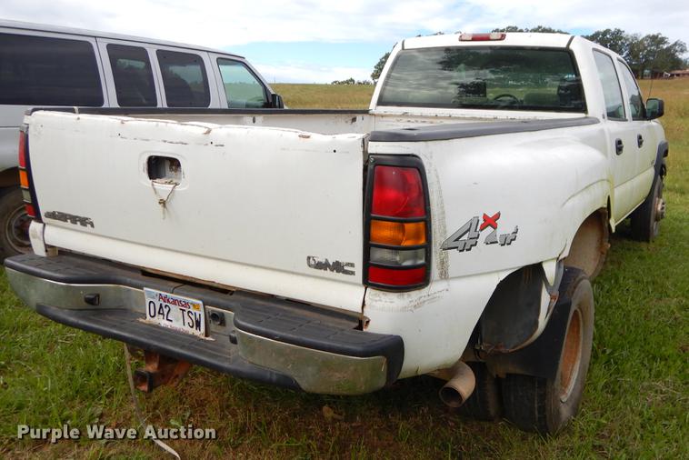image for item EO9728 2004 Chevrolet Silverado 3500 Crew Cab pickup truck