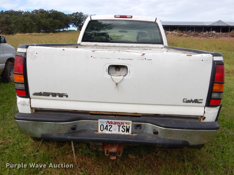 image for item EO9728 2004 Chevrolet Silverado 3500 Crew Cab pickup truck