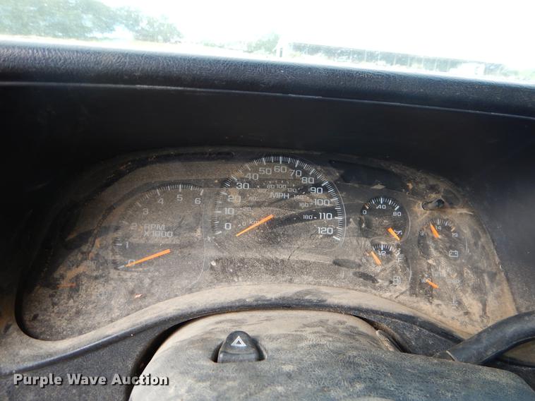 image for item EO9728 2004 Chevrolet Silverado 3500 Crew Cab pickup truck