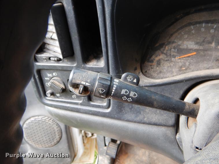 image for item EO9728 2004 Chevrolet Silverado 3500 Crew Cab pickup truck