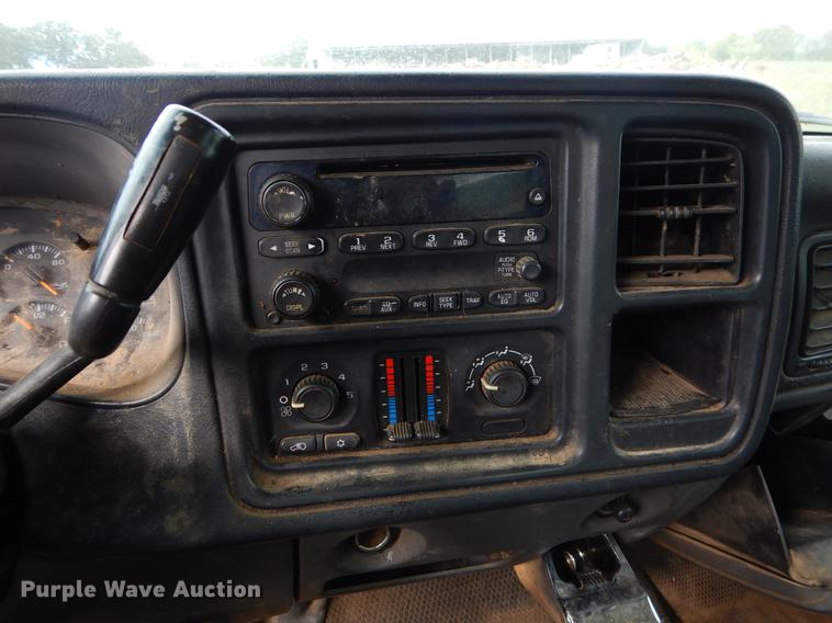 image for item EO9728 2004 Chevrolet Silverado 3500 Crew Cab pickup truck