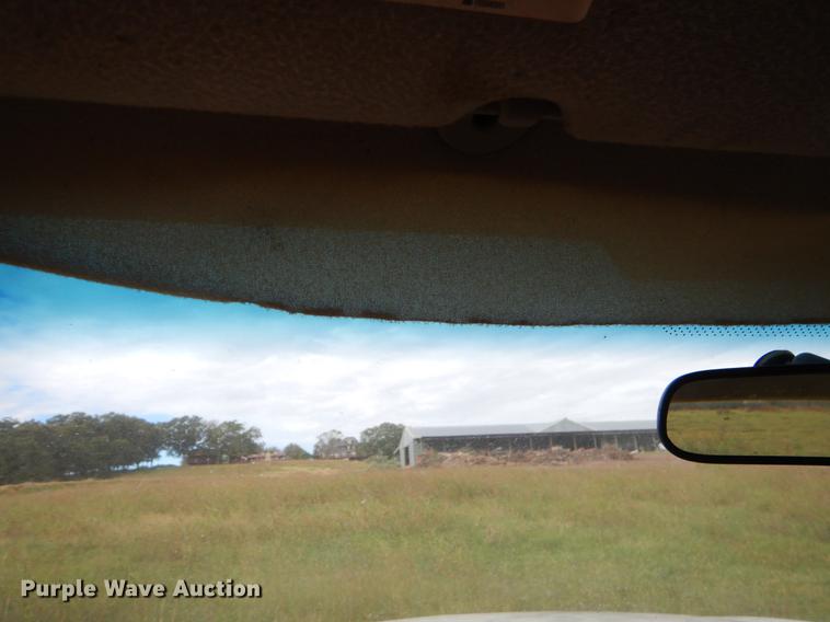 image for item EO9728 2004 Chevrolet Silverado 3500 Crew Cab pickup truck